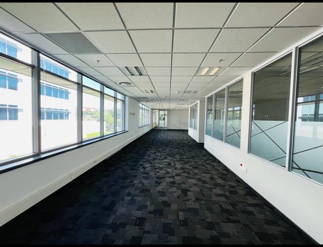 1,600M² OFFICE TO LET IN WATERFALL